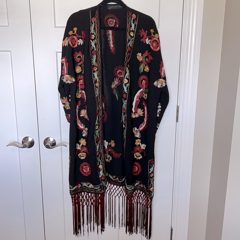 NWOT Zara Embroidered Floral Fringe Kimono - Picture 2 of 8